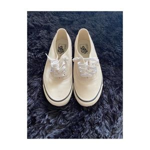 Comfykush beige unisex vans